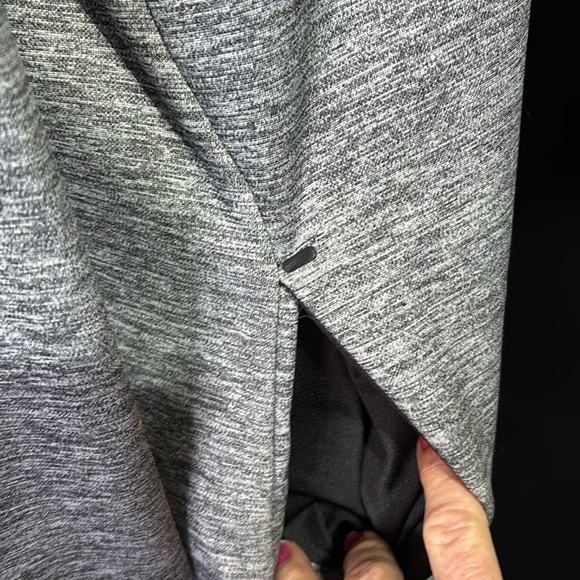 Reebok Powerlift quarter zip pullover, hip pockets, logo chest,thumb holes - Picture 6 of 9